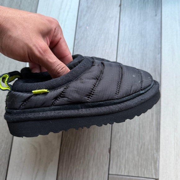 UGG Black Kids Slippers - Picture 3 of 7